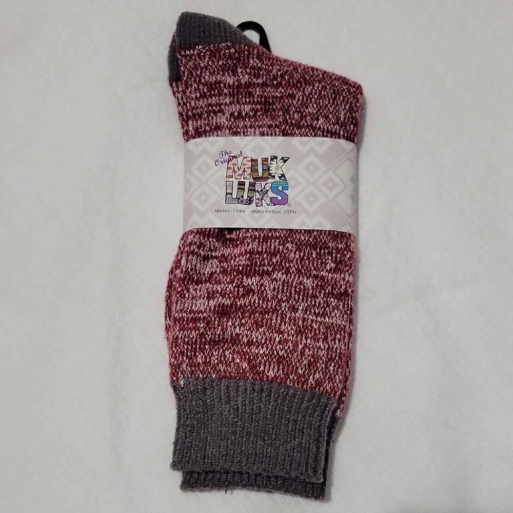 Muk Luks Women's Red Gray Socks NWT OSFM